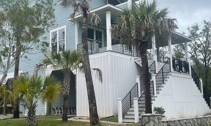 Edisto Island House | The Marshpad, surrounded by nature, mins to beach in gated community
