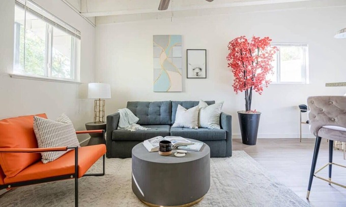 North University Apartment | The Modern | New Unit | Central ATX | 55" Roku TV