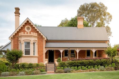 Tumut House | The Monarch Tumut - Luxury in the valley