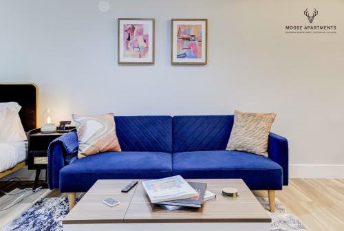 Downtown Memphis Apartment | The Moose #9 - Brand New Luxe Modern loft with Free Parking, King Bed & Fast WiFi