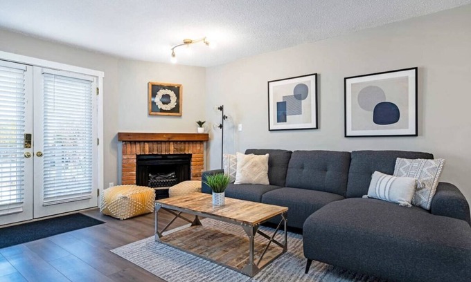 Collingwood Condo | The Moose Lodge - Modern Condo in Collingwood