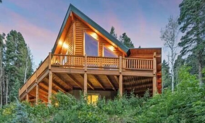 Silver Summit House | The Moose Manor Lodge