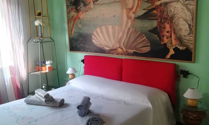 Borgo San Leonardo Apartment | The most glamorous lounge in downtown: romantic sensory and rock!