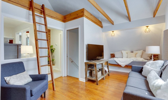 Sloan Lake Apartment | The Nest at Sloans Lake