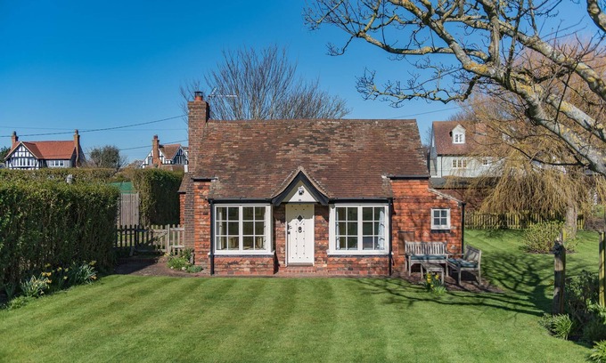 Burmarsh Cottage | The Nest by Bloom Stays - seaside cottage sleeping 6 guests in 3 bedrooms