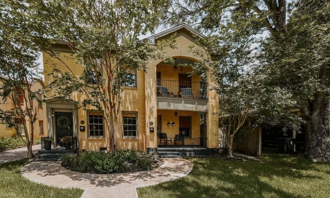 Phillips Apartment | The Nook: 1st Floor, Near A&M, Comfy King Beds