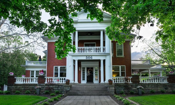 St Johns Bed & Breakfast | The Nordic Pineapple Bed and Breakfast