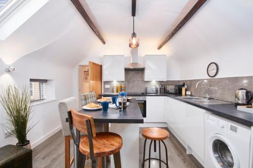 Kegworth Apartment | The Nutcracker Suite - Self Check-In, Self-Catering Apartment for East Midlands Airport