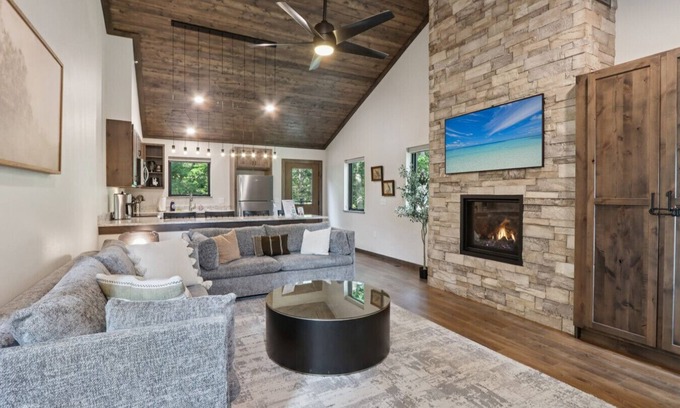 Lake Delton Cabin | The Oak at Treetop Villas