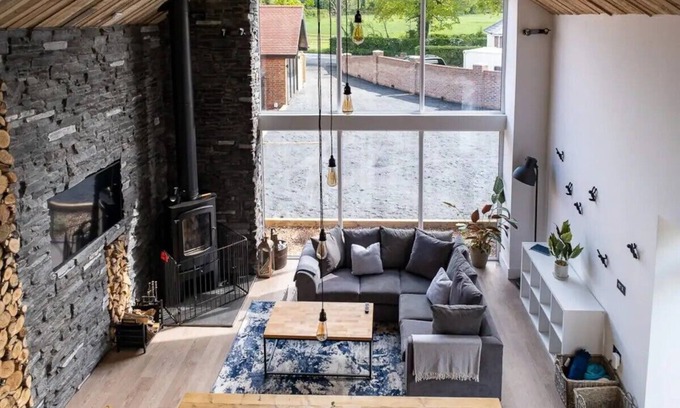 Durley House | The Oak Barn conversion with Hot Tub