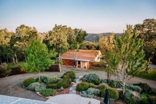 Mariposa House | The Oak Meadows Guest House