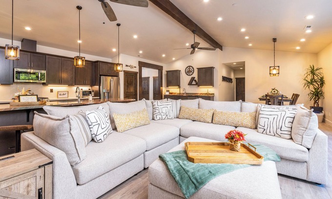 Murphys House | The Oaks: Your Luxurious Murphys Retreat