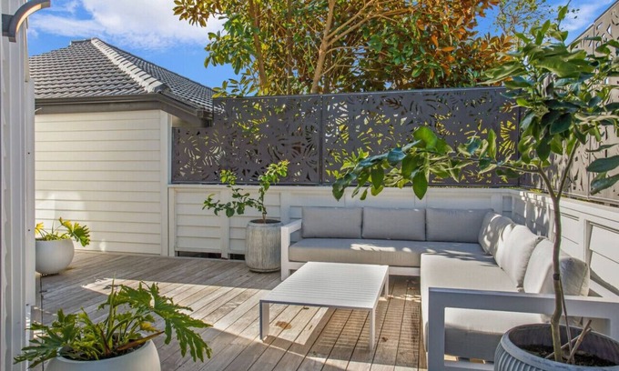 Takapuna House | The Oasis Home with Hot Tub and Parking