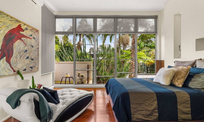 Redfern House | The Oasis tropical paradise: huge architect designed sandstone hideaway +pets✔️