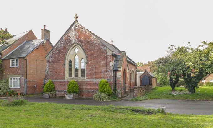 Sturminster Marshall Cottage | THE OLD CHAPEL, pet friendly, with a garden in Sturminster Marshall