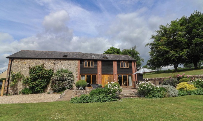 Honiton Cottage | THE OLD LOG SHED, family friendly, luxury holiday cottage in Honiton