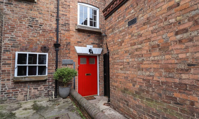 Hawarden Cottage | THE OLD SORTING OFFICE, pet friendly, with hot tub in Hawarden