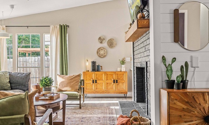 North San Antonio - SAT House | The Olive House | NO chore list | Pets welcome
