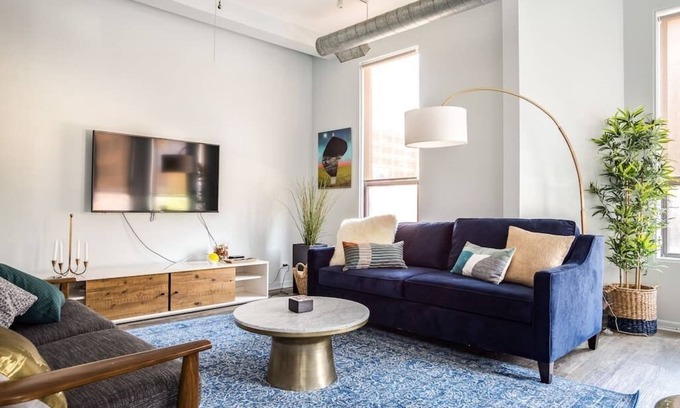 River North Apartment | The Orleans - Entire Building - With Rooftop Deck!