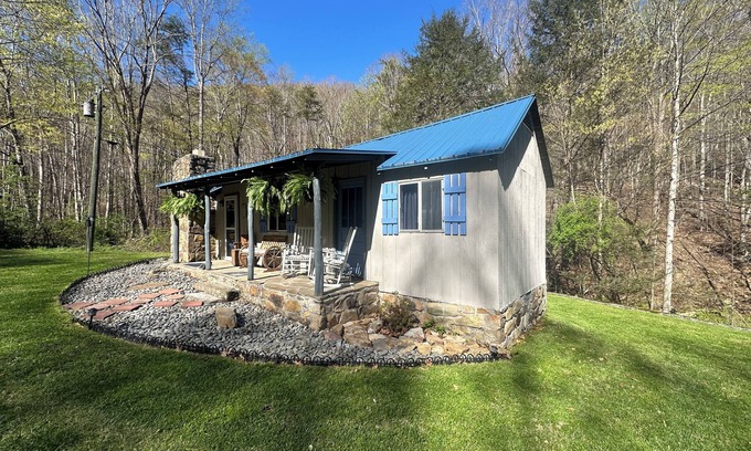 Kellysville House | The Palace of Dreams – Secluded Cabin on 68 Private Acres