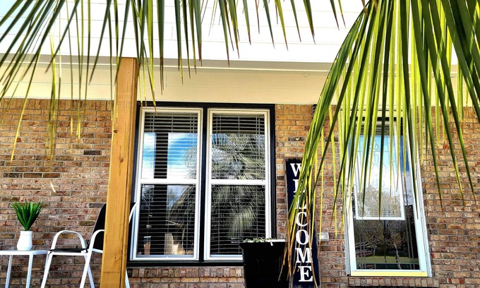 Columbus House | THE PALM OASIS RETREAT MOVIEROOM GAMEROOM MINS FROM FORT MOORE & DOWNTOWN AREA
