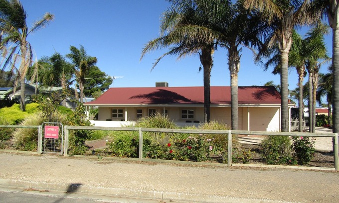 Port Vincent House | The Palm's House & Unit ~ Large Accommodation
