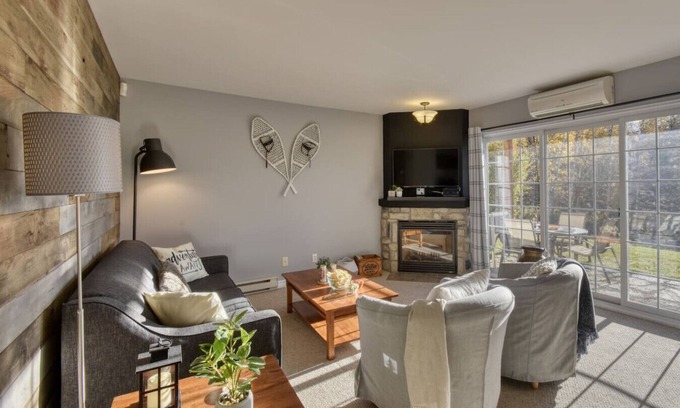 Saint-Faustin-Lac-Carre Apartment | The Panoramic - Direct lake beach and bike access