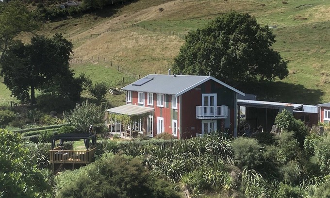 Hope Cabin | The Pear Orchard Lodge - enjoy the good life in the heart of the Nelson region!