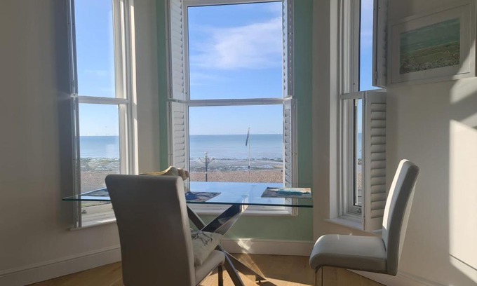 Worthing Apartment | The Pebbles @ Cavendish