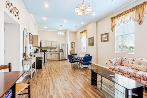 South 7th Ward Apartment | The Penthouse on Claiborne