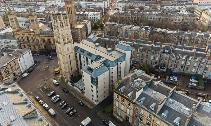 Kelvinbridge Apartment | The Penthouse Suite - Luxury Like No Other