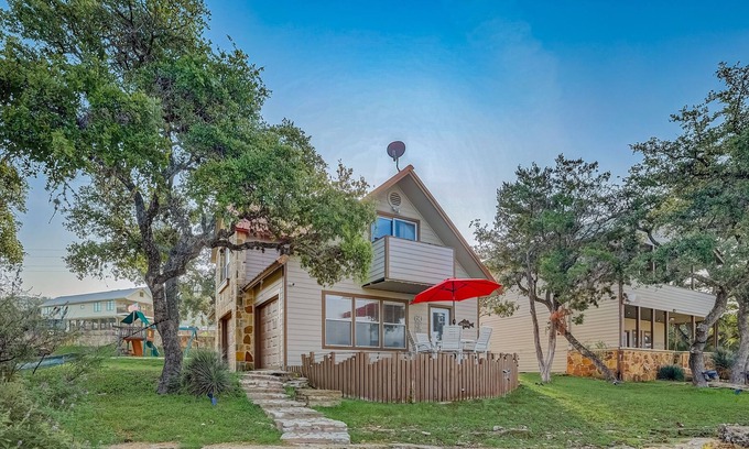 Burnet Cabin | The Perch on Lake Buchanan Dam | Loft in Burnet