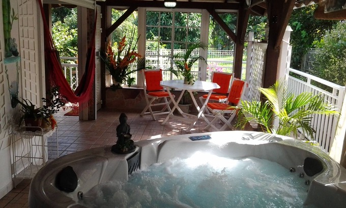 Le Lamentin Cabin | The "Petit Pavillon * classified furnished with 3-star tourism" swimming pool -spa- wifi-