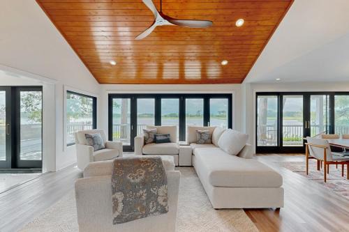 Keen-Wik On the Bay House | The Pinecone