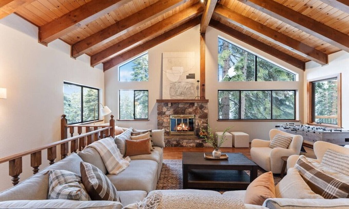 Kingswood Estates House | The Pinecrest Retreat