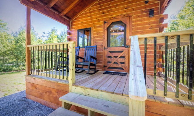 Porterfield Cabin | The Pines – New! – Menominee River Tiny Cottage