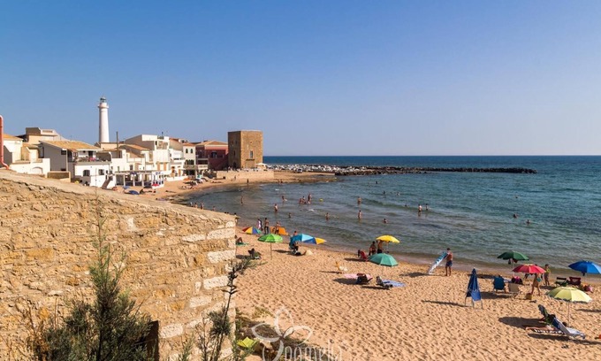 Santa Croce Camerina House | The pink liberty house.