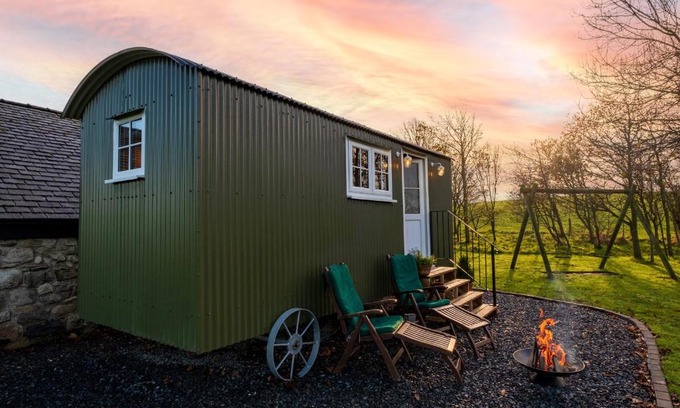 Roosebeck House | The Pleasant Hut at MountPleasant Farm