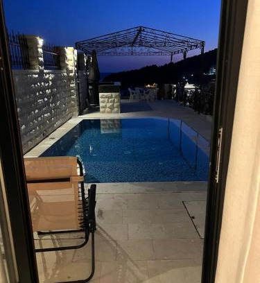 Himare House | The Poet's House