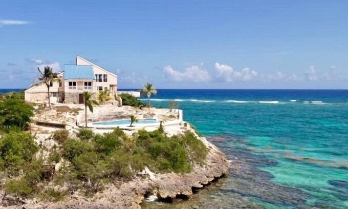 Port Howe House | THE POINT HOUSE, OCEANFRONT, PRIVATE POOL, 5 ocean view bedrooms