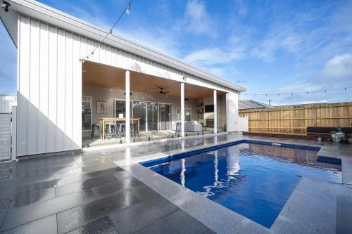 Inverloch House | The Pool House on Cook