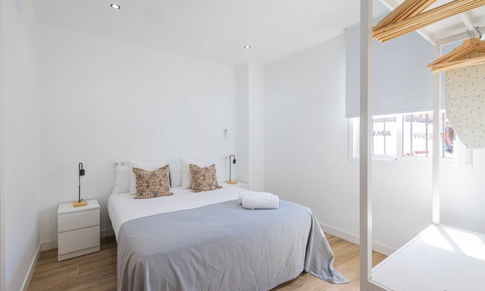Aiora Apartment | The Port Avenue Apartment by Florit Flats