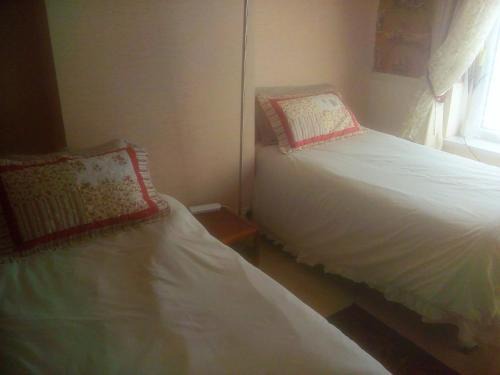 Splott House | The Principality 2 Singles Bedroom