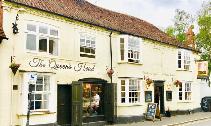 City Centre Bed & Breakfast | The Queens Head