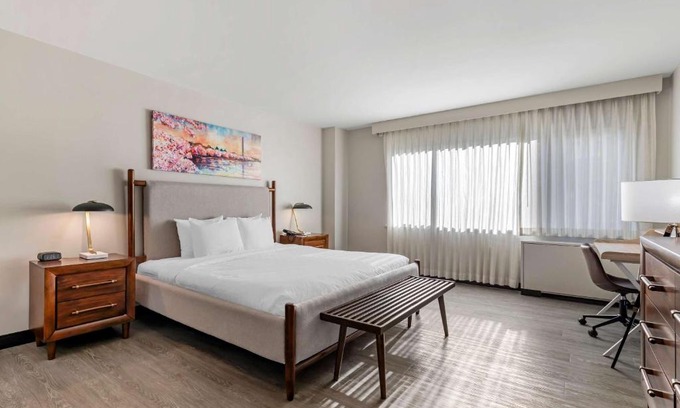 Connecticut Ave - K Street Hotel | The Quincy, an Ascend Collection Hotel