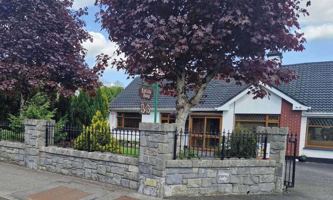 Moate House | The Railway Lodge - 4 Bedrooms, Sleeps 11, Pets Ok