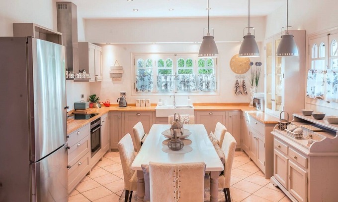Kalamaki House | The Residence is a private villa with many home from home touches