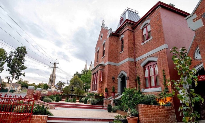 Bendigo House | The Residence of MacKenzie Quarters