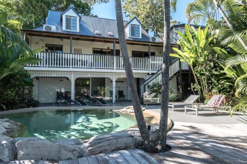 Noosa Heads House | ‘The Rest’ Stunning Noosa Family Beach Cottage