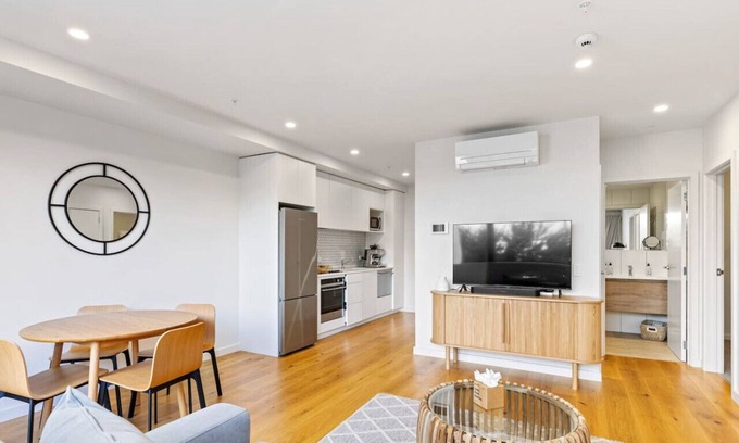 Mission Bay Apartment | The Ridge Apartment near Beaches with Parking